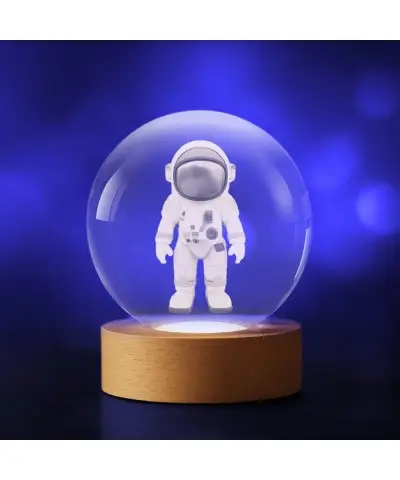 3D-Astronauten-Kristallkugel