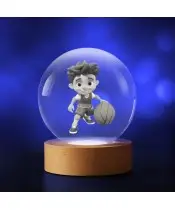 3D Kristallkugel Junge mit Basketball
