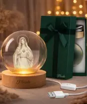 3D-Kristallkugel Muttergottes Maria mit LED-Sockel aus Holz