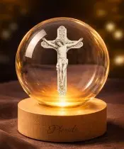 Kryształowa Kulka 3D Jezus Na Krzyżu Drewniana Podstawa LED