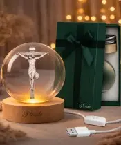 Kryształowa Kulka 3D Jezus Na Krzyżu Podstawa LED