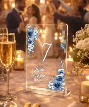 Personalisierte Tischnummern für die Hochzeit mit Namen und Datum