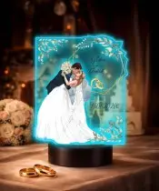 LED-Lampe mit Plexido-Aufdruck. Hochzeits-Souvenir für das Brautpaar