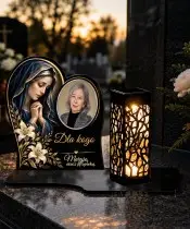 Maryja z liliami ze zdjęciem — zdjęcie 3