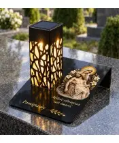 Gięty Pieta — na nagrobku w dzień