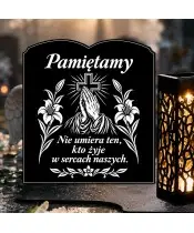 Duży znicz solarny LED XL z grawerem — Pamiętamy — dłonie i lilie, księga — zbliżenie