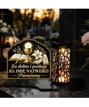 Duży znicz solarny LED XL dla księdza - Za dobro i posługę - nadruk UV - na nagrobku wieczorem