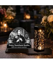 Duży znicz solarny LED XL - Święty Stanisław Kostka - grawer - na grobie w dzień