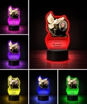 Personalizowana lampka pamięci LED – Światło pamięci – Gołąb z krzyżem i zdjęciem — widok 5