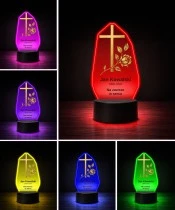 Personalizowana lampka pamięci LED – Światło pamięci – Krzyż i złota gałązka — widok 5