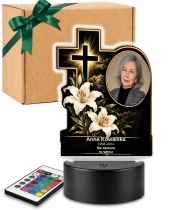 Personalizowana lampka pamięci LED – Światło pamięci – Krzyż z liliami i zdjęciem — widok 1