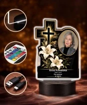 Personalizowana lampka pamięci LED – Światło pamięci – Krzyż z liliami i zdjęciem — widok 4