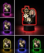 Personalizowana lampka pamięci LED – Światło pamięci – Krzyż z liliami i zdjęciem — widok 5