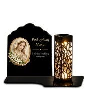 Znicz solarny z tabliczką i lampionem – Madonna w perłowym medalionie - widok główny