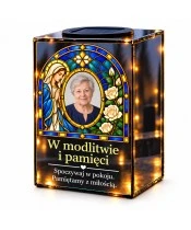 Znicz lustrzany solarny LED ze zdjęciem – Pod opieką Maryi w witrażu - widok główny