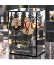 Znicz lustrzany LED – Dłonie z różańcem ze zdjęciem - dzień na grobie
