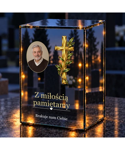 Znicz lustrzany LED – Krzyż z gałązką — ramka ze zdjęciem - noc na grobie