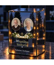 Znicz lustrzany LED – Księga wspólnej historii — dwa zdjęcia - noc na grobie