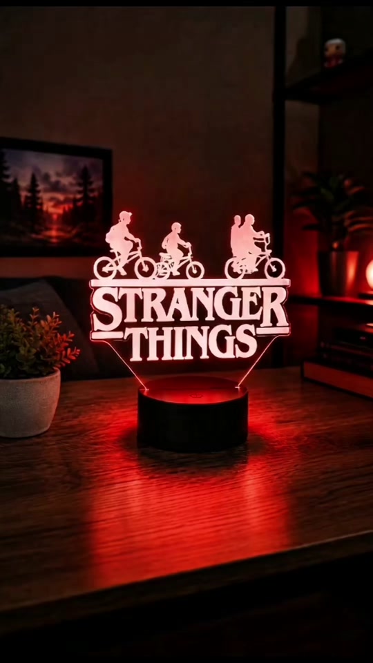 Grawerowana lampka LED Stranger Things